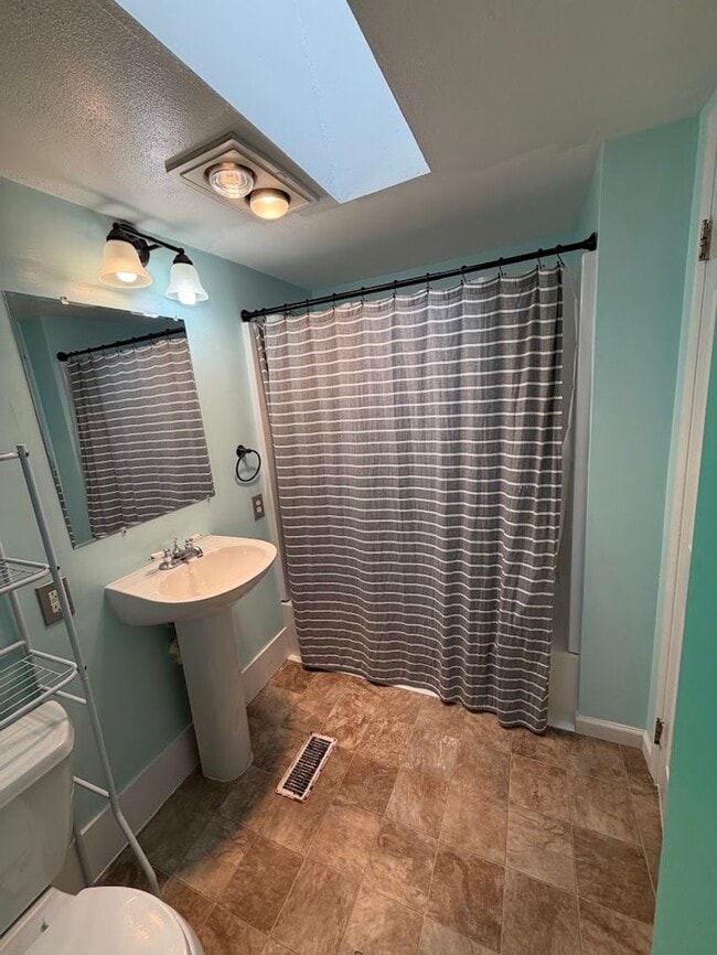 Building Photo - 3831 Duplex Ct SE