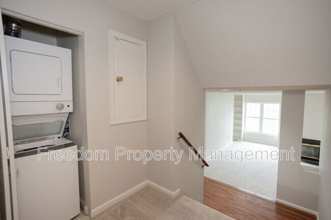 Building Photo - 279 S Pickett St