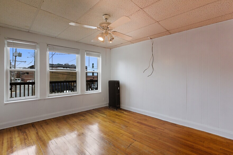 Building Photo - 117 W 1st St