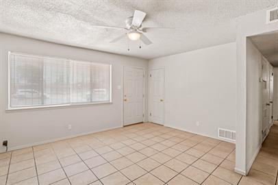 Building Photo - 4908 Royal Dr