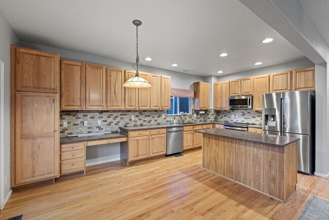 Building Photo - 6 Bedroom plus and office near Rigden Farms