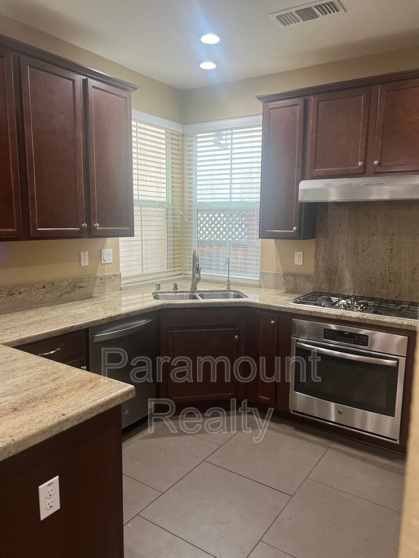 Building Photo - 3203 Vittoria Loop