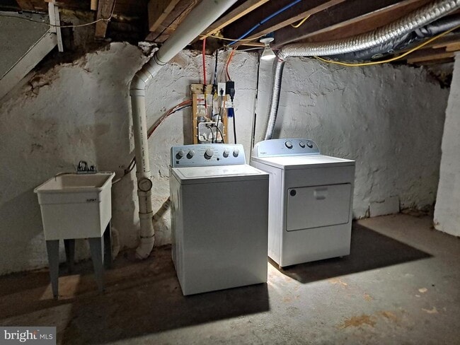 Building Photo - 1100 Green St