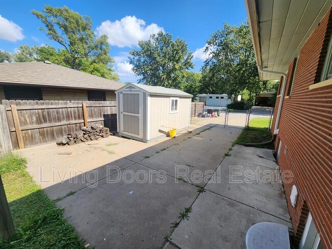 Building Photo - 3870 Steele Ave
