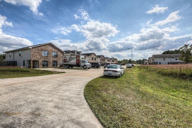 Building Photo - 10602 Pine Landing Dr