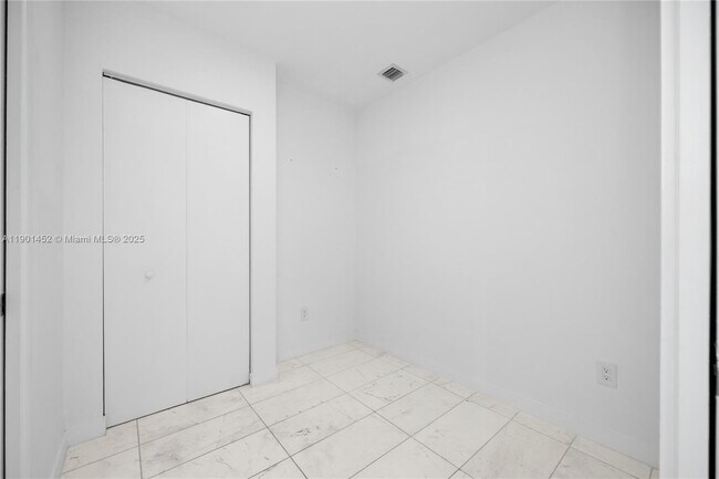 Building Photo - 480 NE 31st St