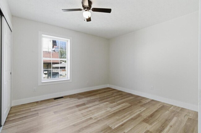 Building Photo - 144 N Quentin Ave