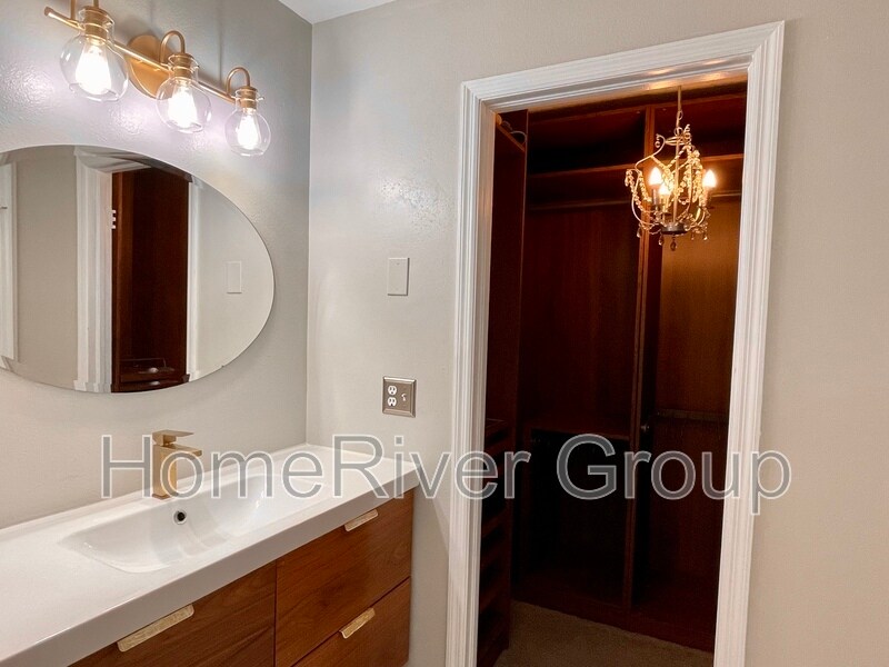 Building Photo - 10110 Cedar Dune Dr