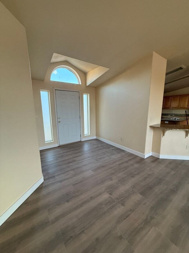 Building Photo - Don’t miss out on this great home
