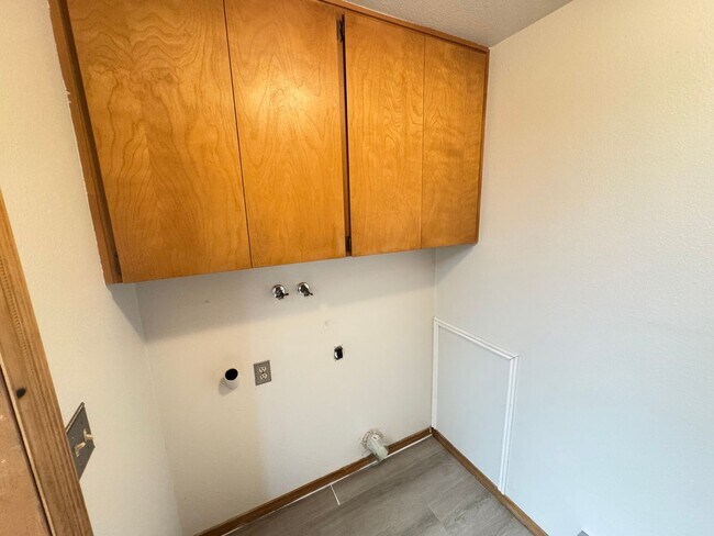 Building Photo - 3 Bed/1 Bath +Garage & Shop, Marblemount