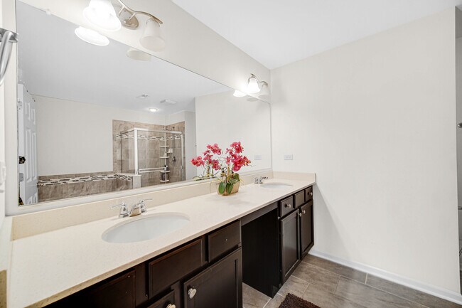 Building Photo - 57 Margaret Dr