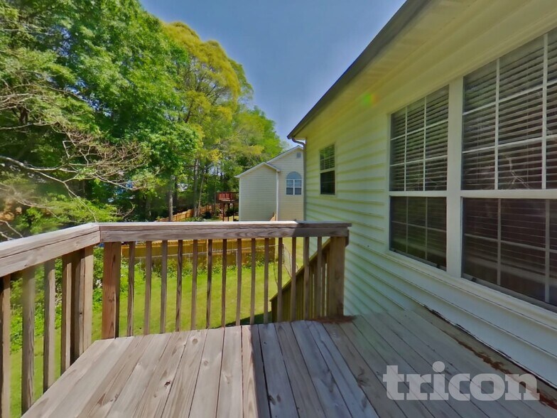 Building Photo - 1026 Bonita Cir