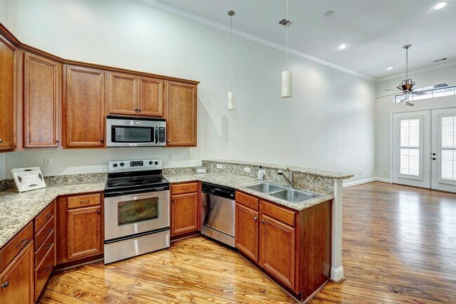 Building Photo - 2346 Camden Dr