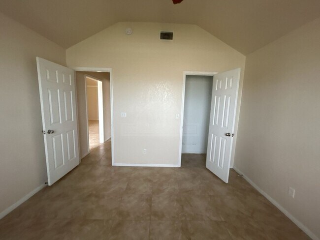 Building Photo - 710 Aries Ave