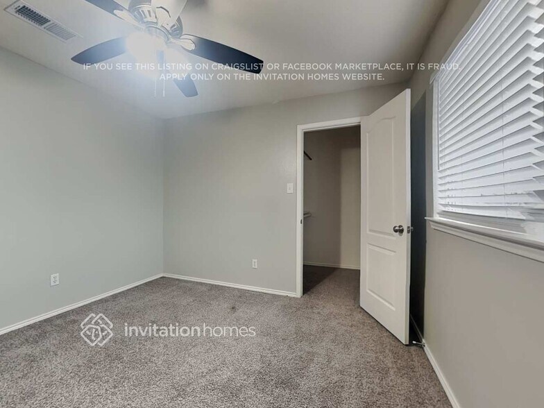 Building Photo - 828 Sansome Dr