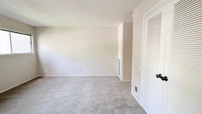 Building Photo - 929 Dewing Ave