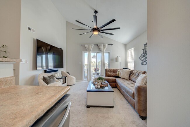 Building Photo - Tastefully updated 2-bedroom, 2-bath condo