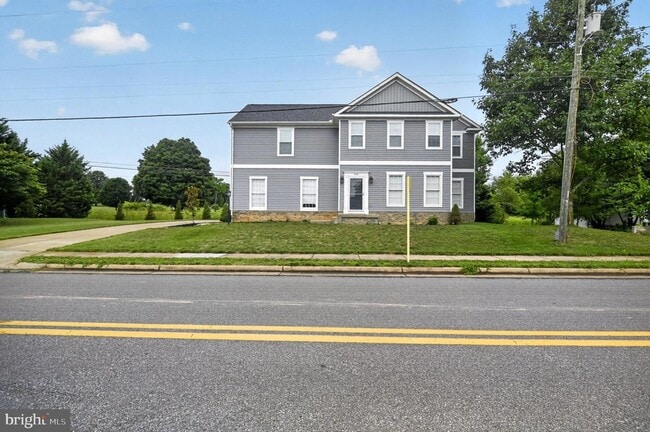 Building Photo - 541 S Church St