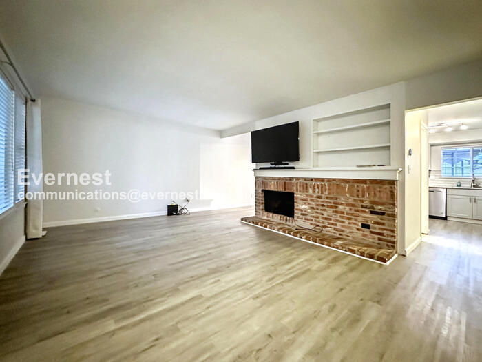 Building Photo - 7105 E Briarwood Dr