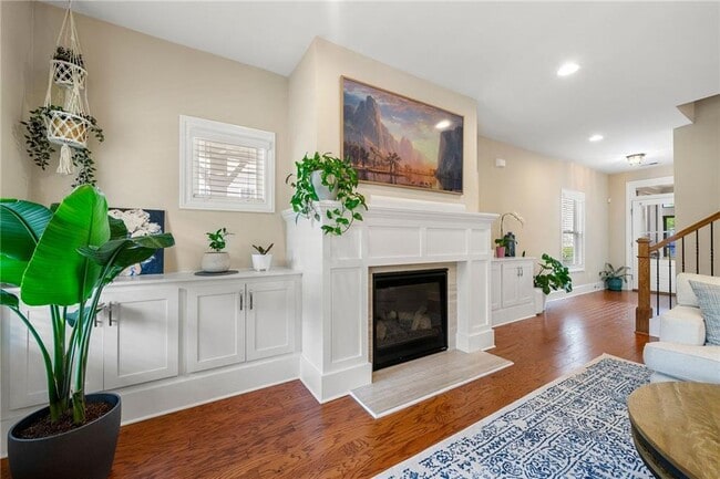 Building Photo - 1833 Sanford Dr