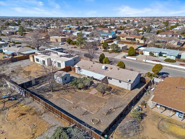 Building Photo - Spacious 4-Bed, 2-Bath Home | Large Backyard| Quick Access to Highway 528 and Other Routes| Pre-L...