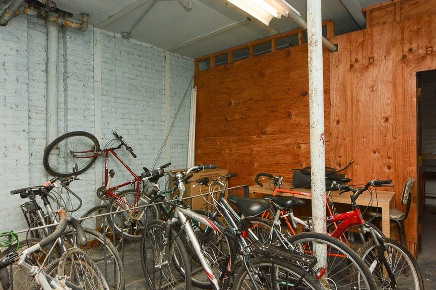 Building Photo - 2149 N Fremont St