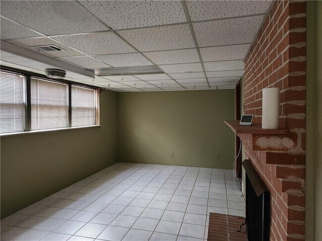 Building Photo - 3490 Pine Hill Dr