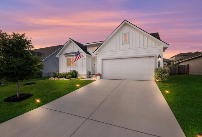 Primary Photo - 5609 Jewel Curv