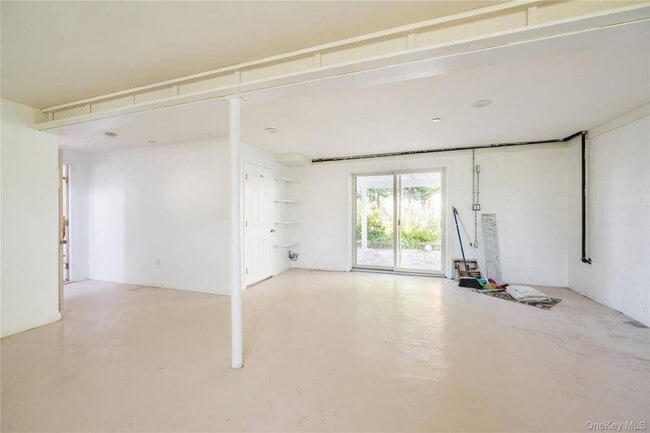 Building Photo - 869 Beach St