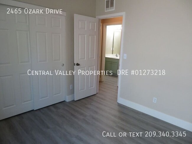 Building Photo - 2465 Ozark Dr