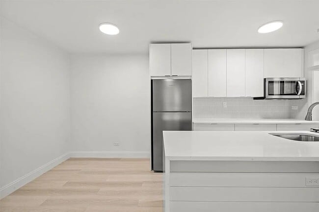 Building Photo - 3260 Netherland Ave