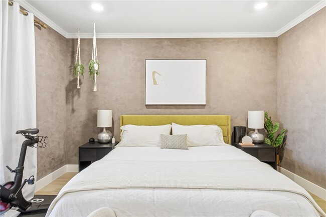 Building Photo - 1501 Barton Springs Rd