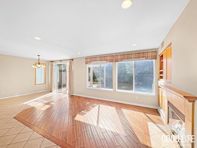 Building Photo - Spacious Torrey View Home with Flexible Floorplan in Gated Community