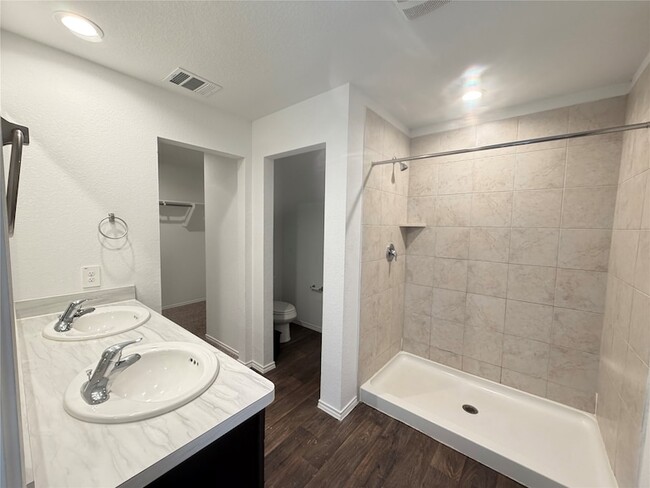 Building Photo - 14858 Cypress Holw Dr