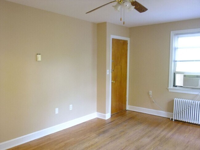 Building Photo - 8206 Greenwood Ave