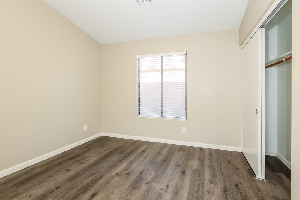 Building Photo - 8748 W Salter Dr