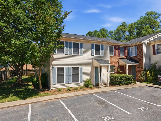 Building Photo - Beautiful Durham 3 Bed Condo | Minutes from RTP & Southpoint