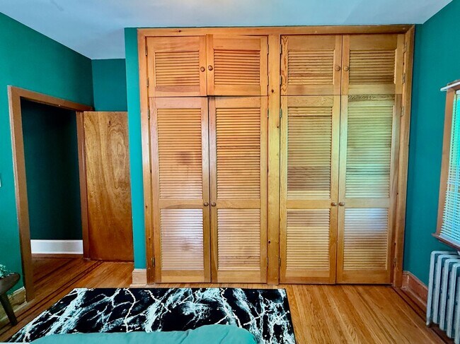 Building Photo - SPACIOUS & MODERN 3 BED/2.5 BA HOUSE w/ AC-Inlaid HARDWOOD Flooring-WASHER/DRYER & Rear PATIO in ...