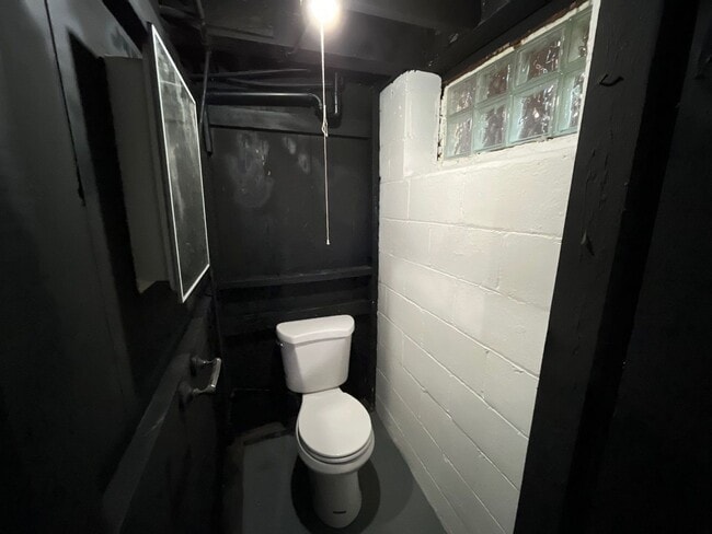 Building Photo - This beautifully updated 3-bedroom, 1.5-bath single-family home is ready for move-in!