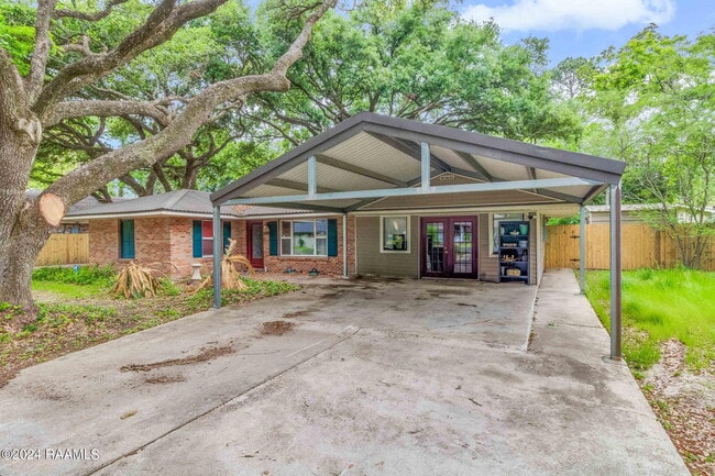 Building Photo - 325 Alice Dr