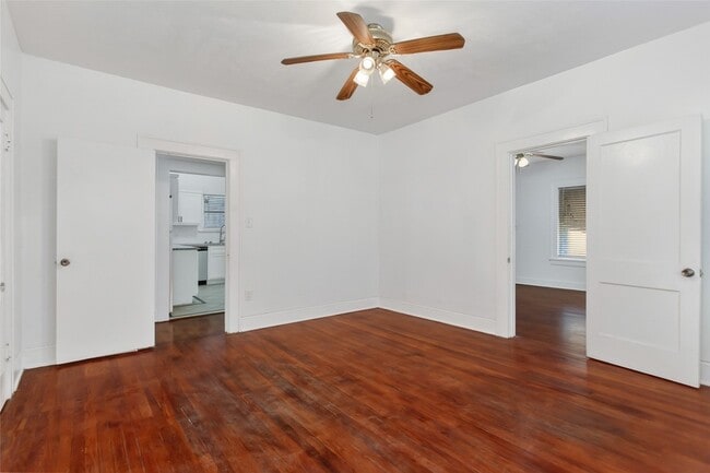 Building Photo - 5708 Live Oak St