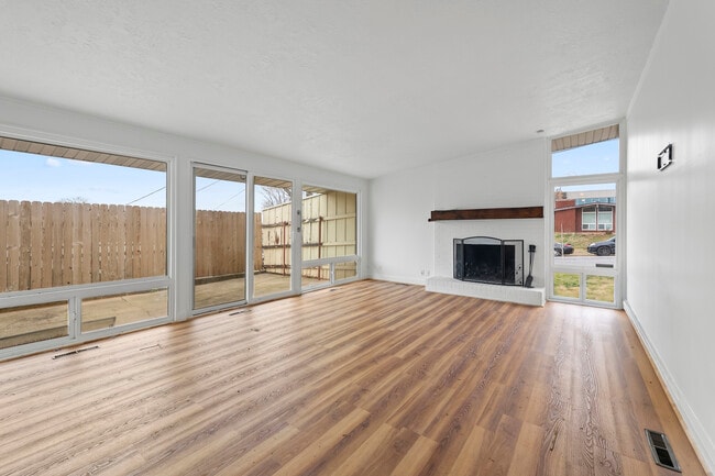 Building Photo - 817 Boughton St