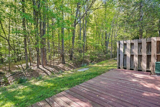 Building Photo - MINUTES to UNC!! 2 Bed 2.5 Bath Townhome - FURNISHED!  $500 Move in Incentive!