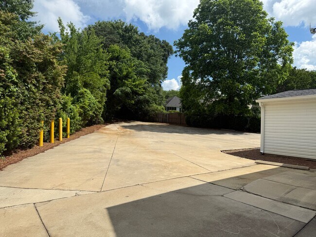 Building Photo - Lexington - Commercial Property