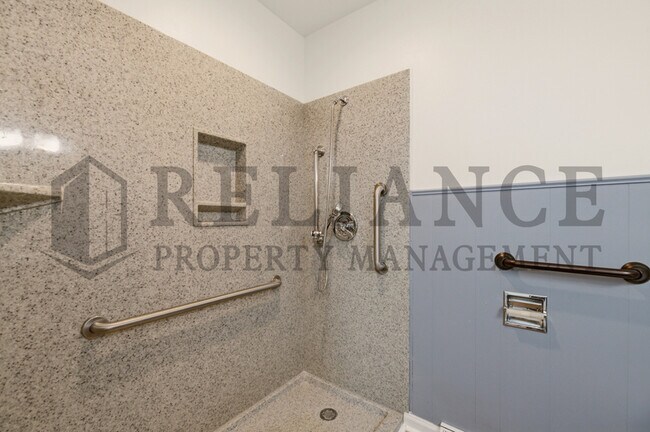 Building Photo - 535 N Park Ave