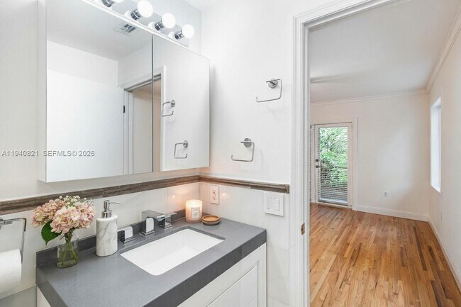 Building Photo - 648 Sevilla Ave