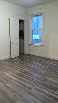 Building Photo - 146 Chestnut Ave