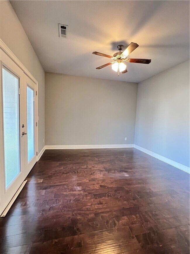 Building Photo - 2007 S Dixieland Rd