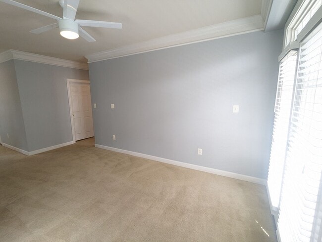 Building Photo - Two level condo in URBANA School District ...