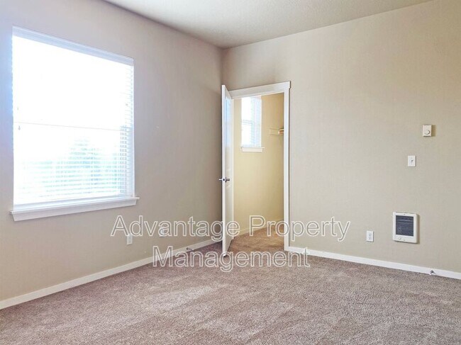 Building Photo - 501 Catron Pl